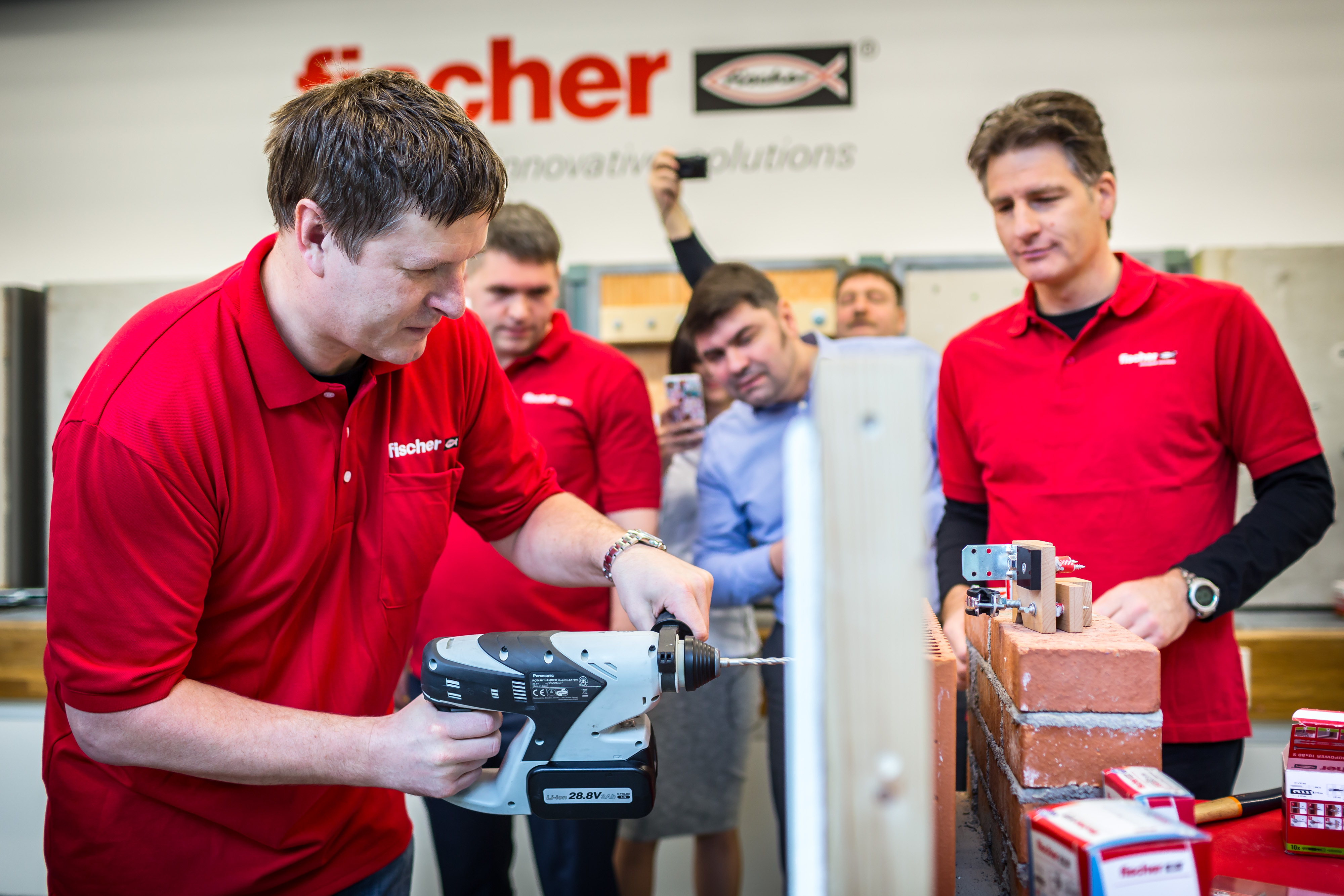 Russische Journalisten besuchen fischer - Unternehmensgruppe fischer